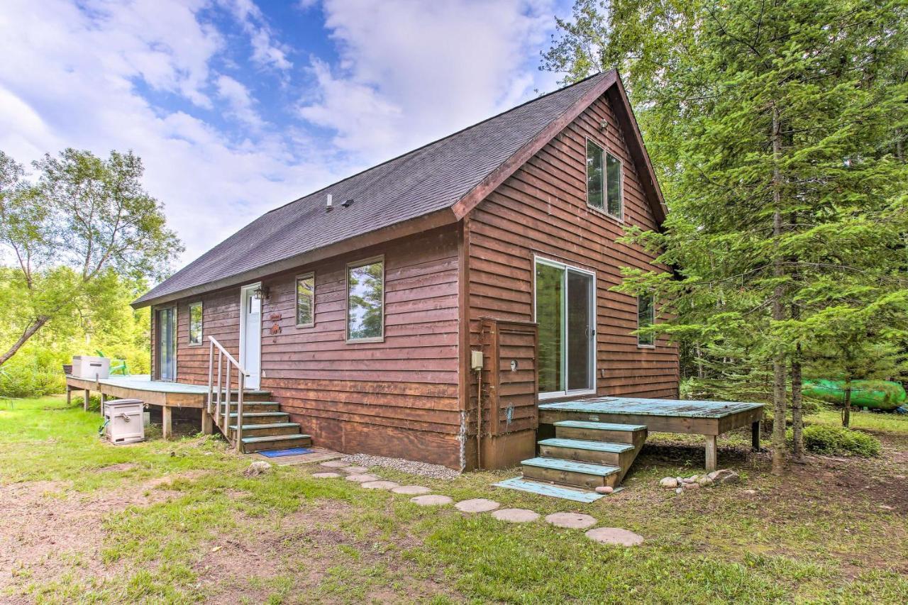 Secluded Bass Lake Cabin, 9 Mi To Traverse City! المظهر الخارجي الصورة