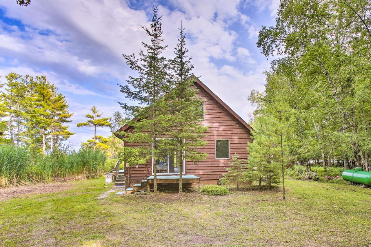 Secluded Bass Lake Cabin, 9 Mi To Traverse City! المظهر الخارجي الصورة